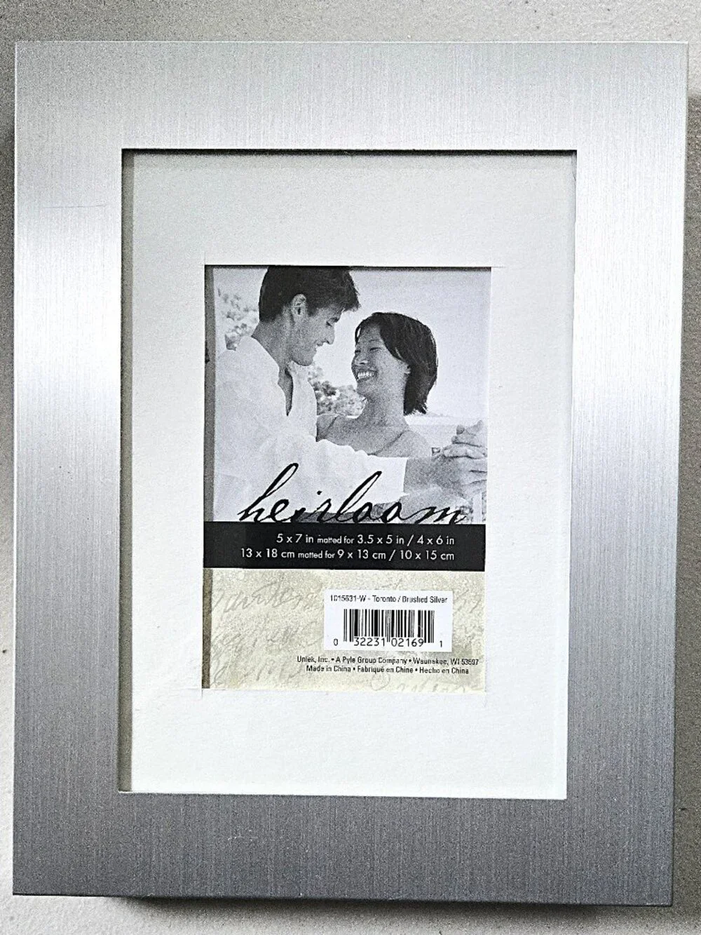 Uniek Heirloom 5x7 Brushed Silver Picture Frame Matted for 4x6 – New